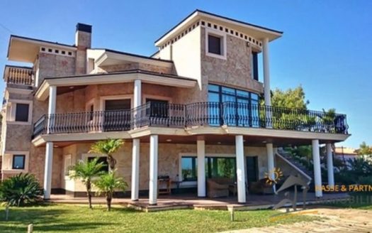 VILLA CON VISTAS PANORÁMICAS FENOMENALES