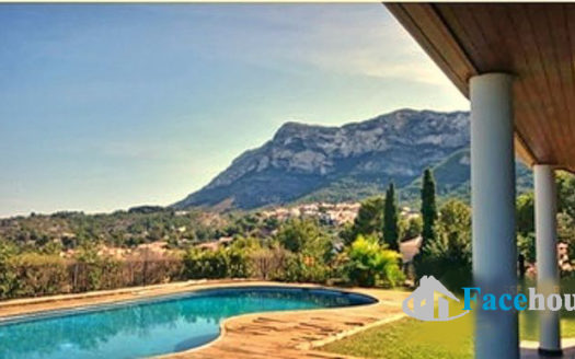 VILLA CON VISTAS PANORÁMICAS FENOMENALES