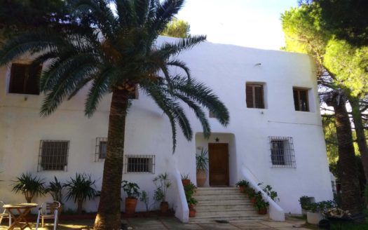 Impresionante villa con estilo ibicenco a la venta en Denia