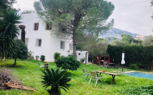 Impresionante villa con estilo ibicenco a la venta en Denia
