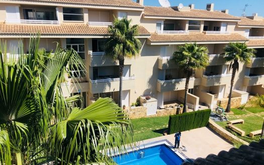 Alquilo bonito piso con piscina en Pego